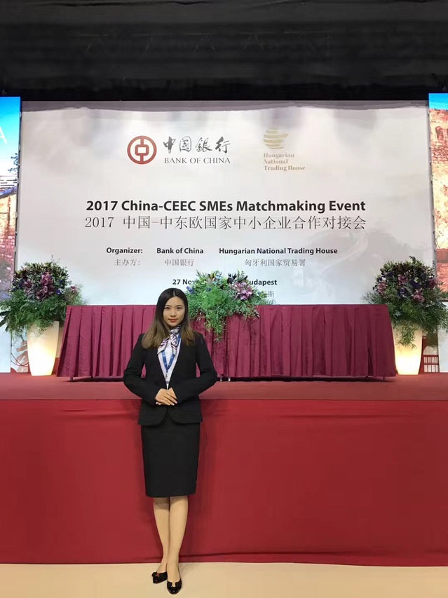 胡辉君工作照 胡辉君工作照